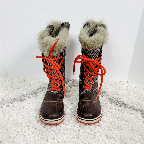 Sorel Shoes - Sorel Tofino Cordovan chevron winter boots